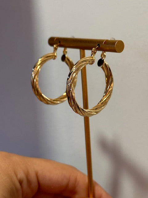 Twisted Golden Hoops (gf)