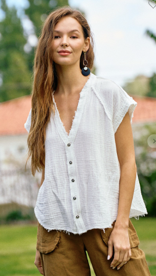 SHORT SLEEVE N-NECK TOP WITH RAW HEMLINE